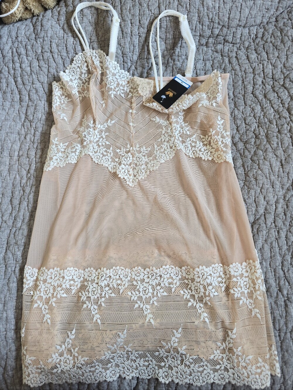 Beige Lace Trim Slip Dress with Ivory Lace Accents Wacoal. XL NWT